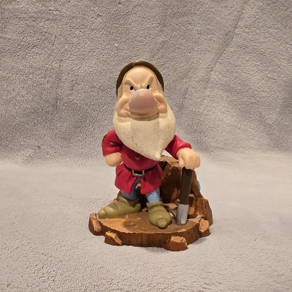 Disney‎ Grumpy Dwarf Figurine Statue Gem Mining Scene Bobble Head